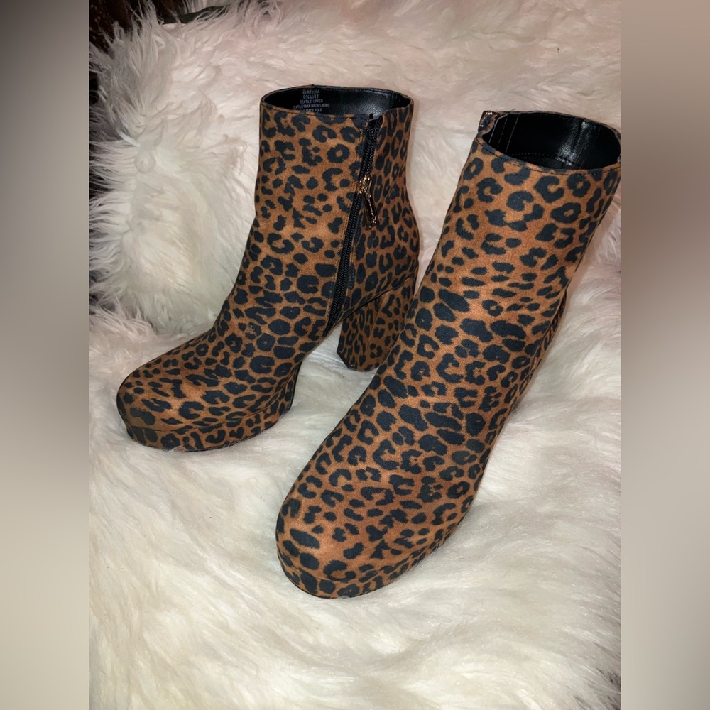 Jessica Simpson Womens Rexura Ankle Booties